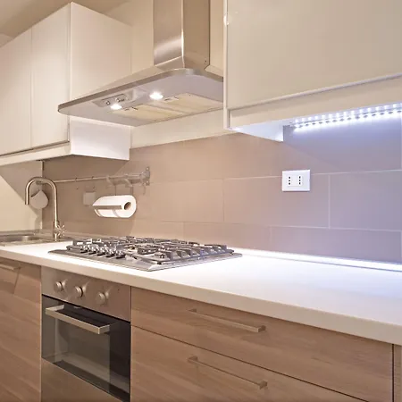 Guesthost - Porta Nuova X6 With Balcony