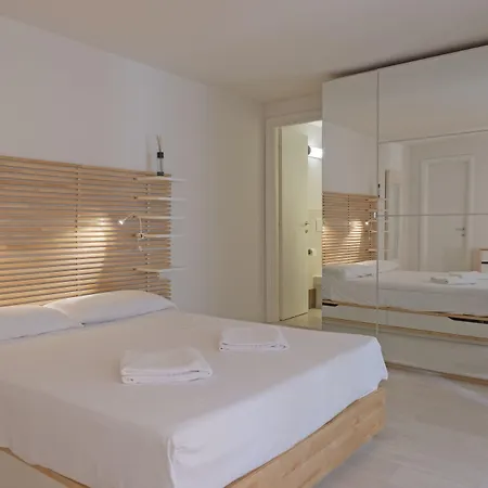 Guesthost - Porta Nuova X6 With Balcony تورينو