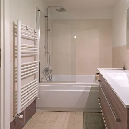 شقة Guesthost - Porta Nuova X6 With Balcony *