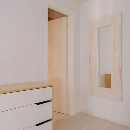 Guesthost - Porta Nuova X6 With Balcony Apartment Turin