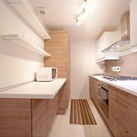 Apartment Guesthost - Porta Nuova X6 With Balcony *