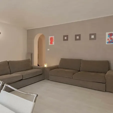 Guesthost - Porta Nuova X6 With Balcony شقة