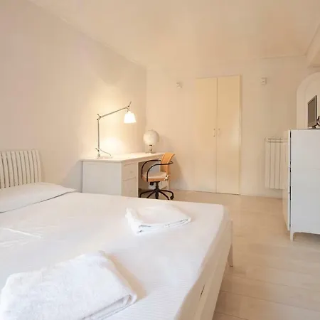 Guesthost - Porta Nuova X6 With Balcony تورينو