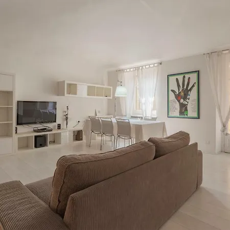 Guesthost - Porta Nuova X6 With Balcony تورينو