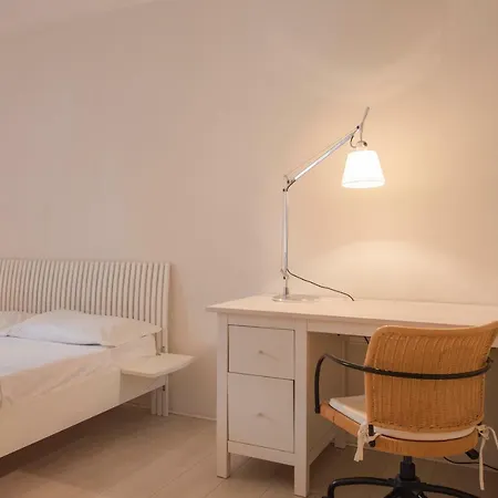 Guesthost - Porta Nuova X6 With Balcony شقة *