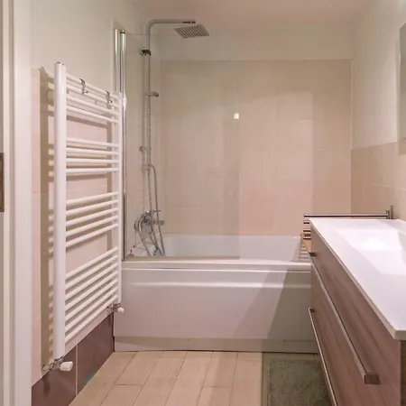 شقة Guesthost - Porta Nuova X6 With Balcony تورينو