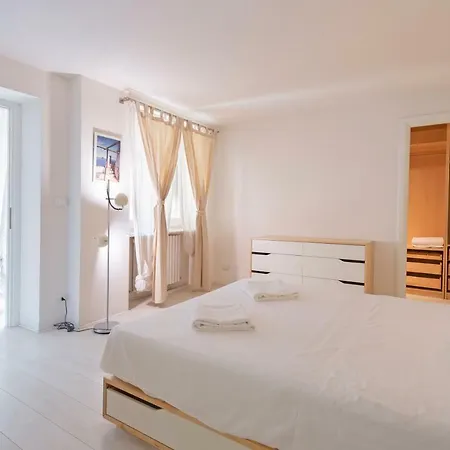 Porta Nuova X6 With Balcony Appartement