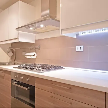 Apartment Guesthost - Porta Nuova X6 With Balcony *