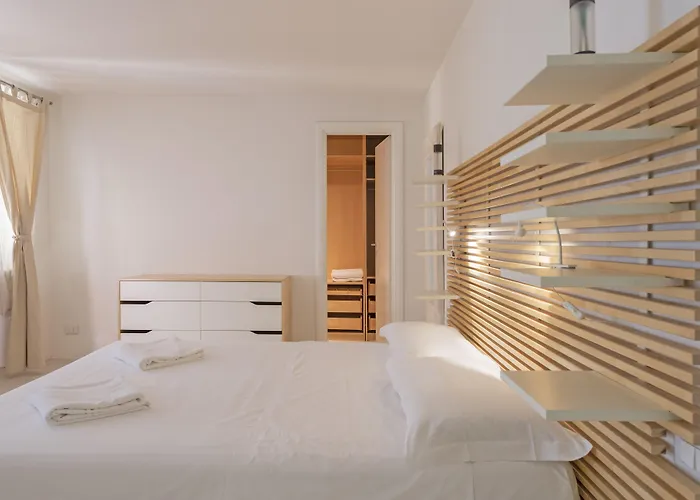 アパート Guesthost - Porta Nuova X6 With Balcony トリノ