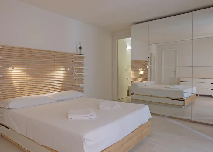 Guesthost - Porta Nuova X6 With Balcony トリノ