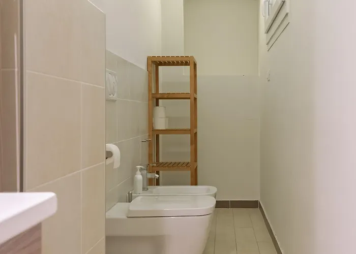 Guesthost - Porta Nuova X6 With Balcony * Turín